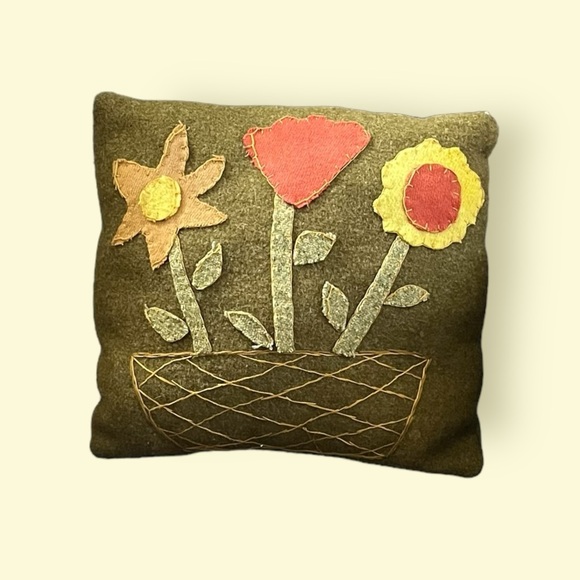 Handmade floral mini throw pillow hand sewn wool green primitive - Picture 2 of 8